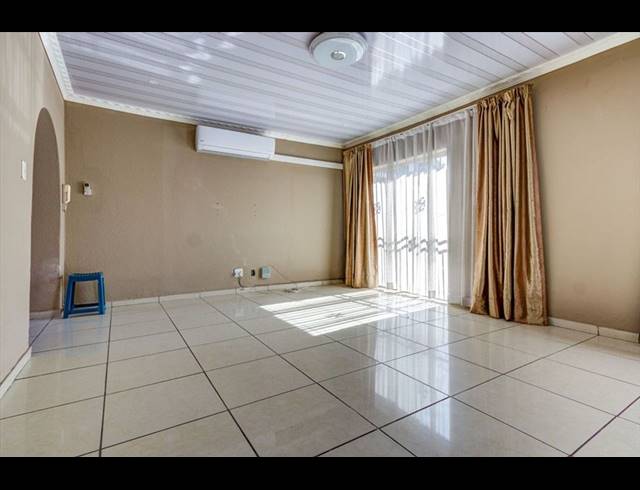 3 BEDROOM TOWNHOUSE FOR SALE IN BIRCHLEIGH NORTH